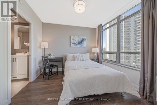 809 - 18 Graydon Hall Drive, Toronto, ON 
