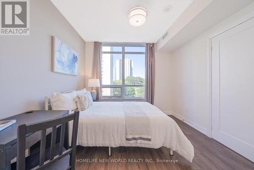 809 - 18 Graydon Hall Drive, Toronto, ON 
