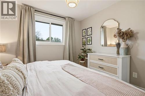 1191 Limeridge Road E, Hamilton, ON - Indoor Photo Showing Bedroom