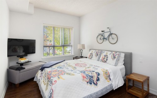 #201-3915 Carey Rd, Saanich, BC 