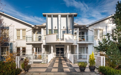 #201-3915 Carey Rd, Saanich, BC 