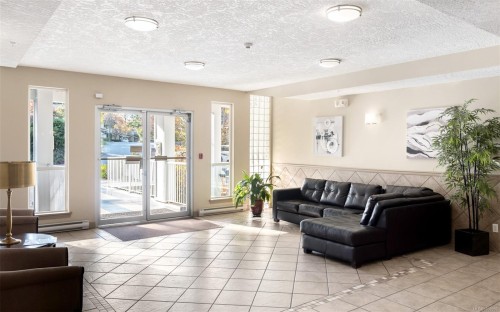 #201-3915 Carey Rd, Saanich, BC 