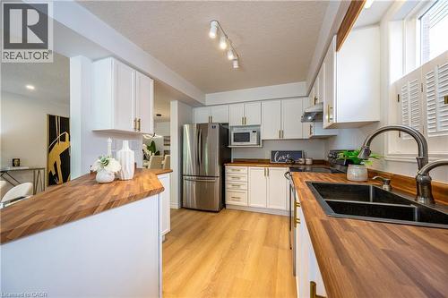 610 South Haven Drive, Waterloo, ON - Indoor Photo Showing Kitchen With Double Sink