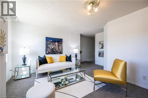 610 South Haven Drive, Waterloo, ON - Indoor Photo Showing Living Room