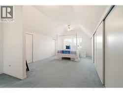 Upper level bedroom with ensuite - 