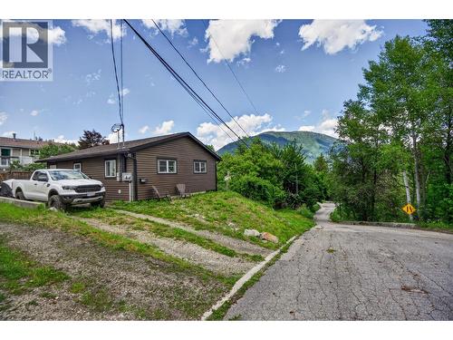 1708 Slocan Crescent, Nelson, BC 