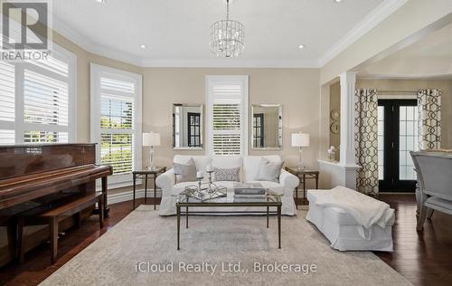 7 Gagnon Gate, Whitby, ON - Indoor Photo Showing Living Room