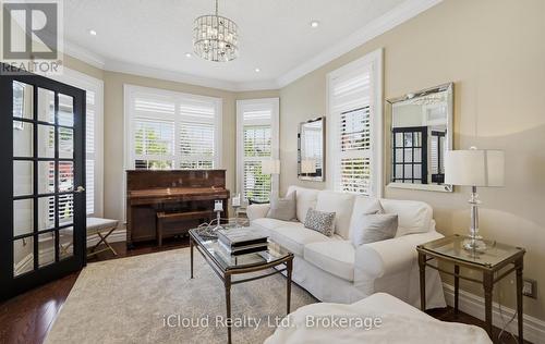 7 Gagnon Gate, Whitby, ON - Indoor Photo Showing Living Room
