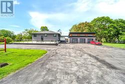 31 OLD LAKE RIDGE ROAD Whitby, ON L1P 1K1