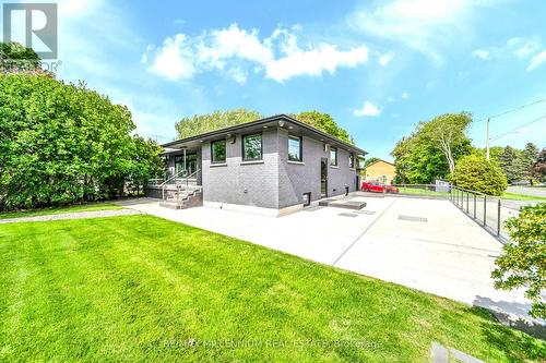 31 Old Lake Ridge Road, Whitby, ON 