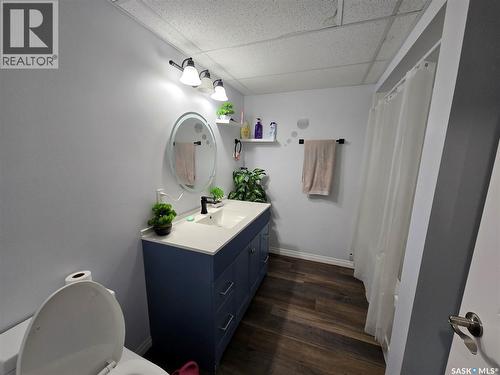152 5Th Avenue Se, Swift Current, SK - Indoor Photo Showing Bathroom
