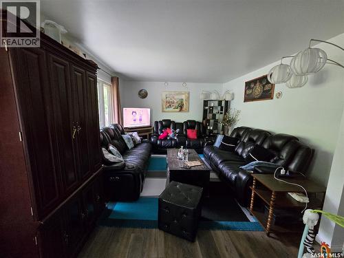 152 5Th Avenue Se, Swift Current, SK - Indoor Photo Showing Other Room