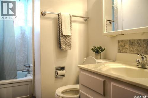 806 Cascade Street, Saskatoon, SK - Indoor Photo Showing Bathroom