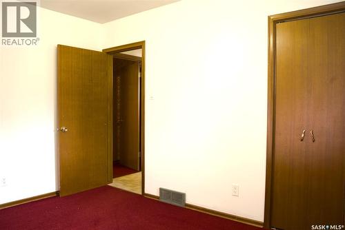 806 Cascade Street, Saskatoon, SK - Indoor