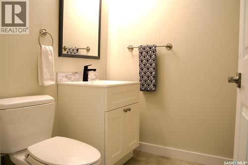 806 Cascade Street, Saskatoon, SK - Indoor Photo Showing Bathroom
