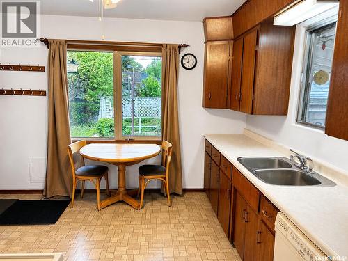 806 Cascade Street, Saskatoon, SK - Indoor Photo Showing Kitchen With Double Sink