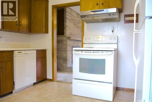 806 Cascade Street, Saskatoon, SK - Indoor Photo Showing Kitchen