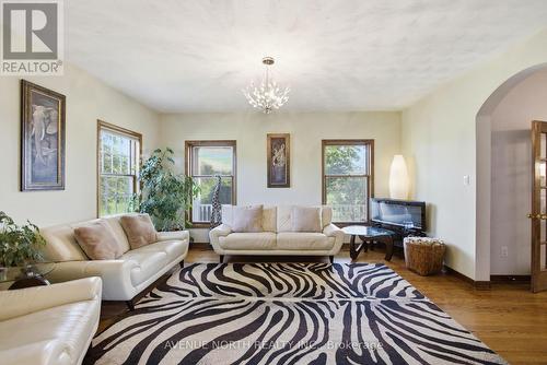 4446 Stonecrest Road, Ottawa, ON - Indoor Photo Showing Living Room