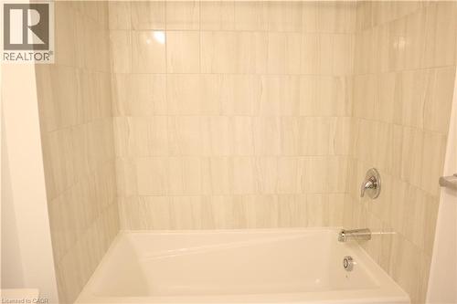 15 Sora Lane, Guelph, ON - Indoor Photo Showing Bathroom