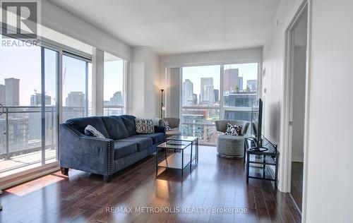 2015 - 460 Adelaide Street E, Toronto, ON - Indoor Photo Showing Living Room