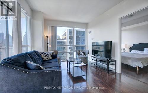 2015 - 460 Adelaide Street E, Toronto, ON - Indoor Photo Showing Living Room