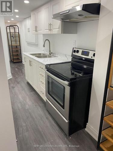 1272 Foxglove Place, Mississauga, ON - Indoor Photo Showing Kitchen With Double Sink