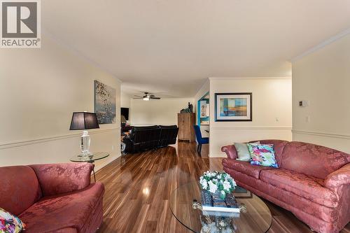 1534 Lawrence Avenue Unit# 304, Kelowna, BC - Indoor Photo Showing Living Room