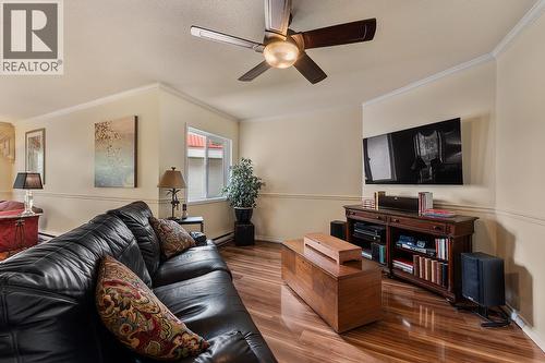 1534 Lawrence Avenue Unit# 304, Kelowna, BC - Indoor Photo Showing Living Room