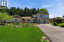 82 CUMMING Court Ancaster, ON L9G 1V3