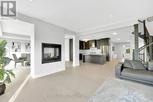 554 Bridgemill Crescent E, Kitchener, ON - Indoor Photo Showing Living Room