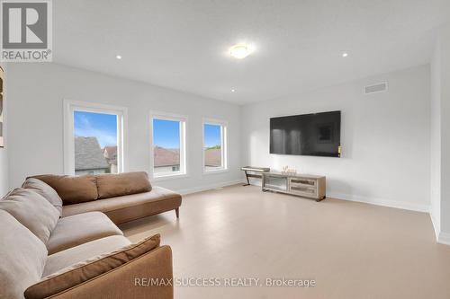 554 Bridgemill Crescent E, Kitchener, ON - Indoor Photo Showing Living Room
