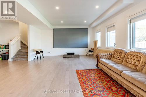 554 Bridgemill Crescent E, Kitchener, ON - Indoor Photo Showing Living Room