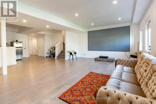 554 Bridgemill Crescent E, Kitchener, ON - Indoor Photo Showing Living Room