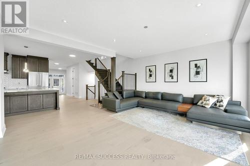 554 Bridgemill Crescent E, Kitchener, ON - Indoor Photo Showing Living Room