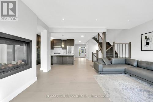 554 Bridgemill Crescent E, Kitchener, ON - Indoor Photo Showing Living Room