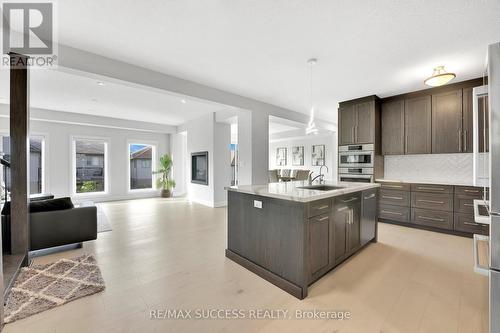 554 Bridgemill Crescent E, Kitchener, ON - Indoor Photo Showing Kitchen With Upgraded Kitchen