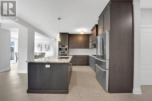 554 Bridgemill Crescent E, Kitchener, ON - Indoor Photo Showing Kitchen With Upgraded Kitchen