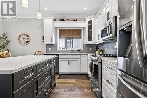 58 Postma Drive, Haldimand, ON - Indoor Photo Showing Kitchen With Upgraded Kitchen
