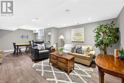 58 Postma Drive, Haldimand, ON - Indoor Photo Showing Living Room