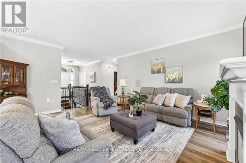 58 Postma Drive, Haldimand, ON - Indoor Photo Showing Living Room