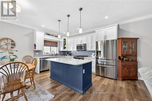 58 Postma Drive, Haldimand, ON - Indoor Photo Showing Kitchen With Upgraded Kitchen