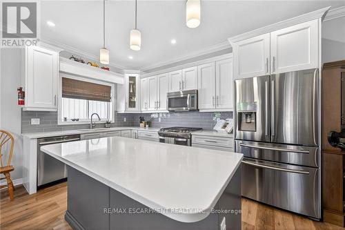 58 Postma Drive, Haldimand, ON - Indoor Photo Showing Kitchen With Upgraded Kitchen