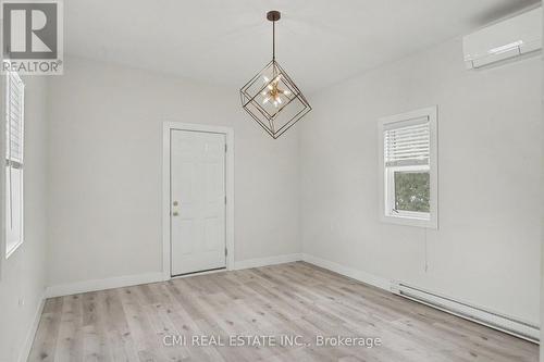 2546 Wilson Street, Hamilton, ON - Indoor Photo Showing Other Room