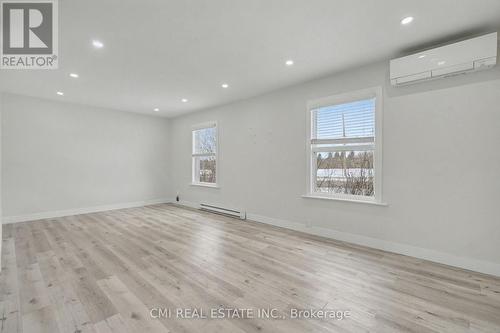 2546 Wilson Street, Hamilton, ON - Indoor Photo Showing Other Room