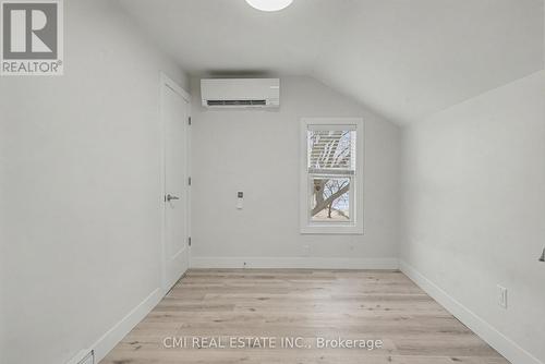 2546 Wilson Street, Hamilton, ON - Indoor Photo Showing Other Room
