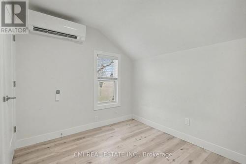 2546 Wilson Street, Hamilton, ON - Indoor Photo Showing Other Room