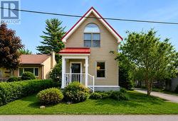 187 MARTIN AVENUE  Ottawa, ON K1K 2V2