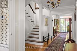 Stunning wide staircase - 