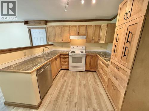 3416 Hayman Crescent, Quesnel, BC - Indoor Photo Showing Kitchen With Double Sink