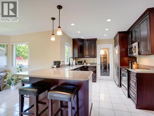 3419 Ontario Ave, Powell River, BC - Indoor Photo Showing Kitchen With Upgraded Kitchen